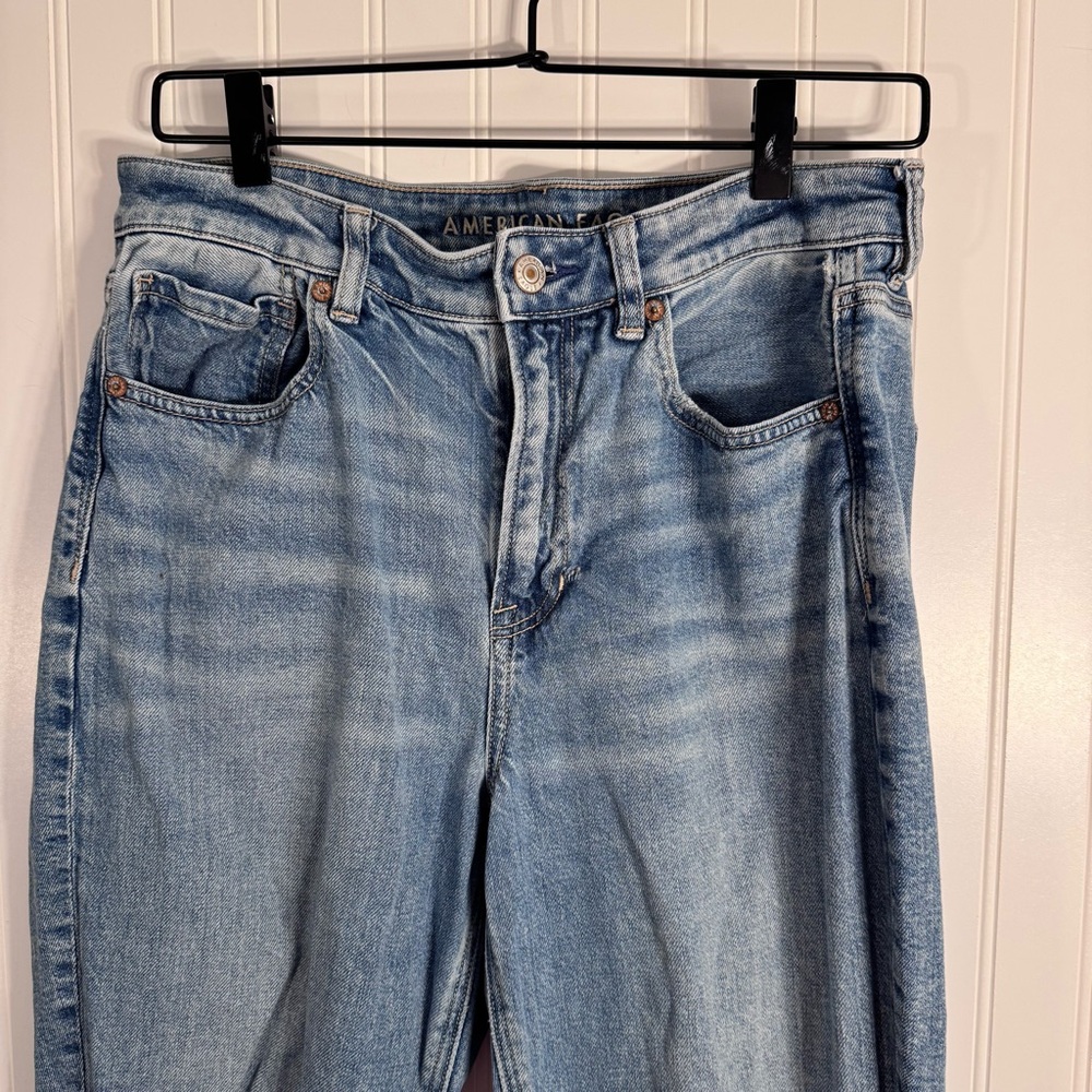 American Eagle Strigid Mom Jeans Distressed High-Waisted Women’s Size 8 Short - Picture 5 of 15